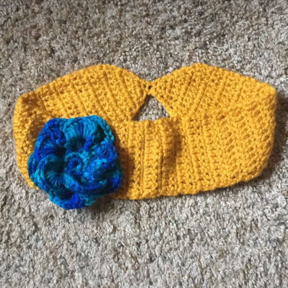 Handmade Crochet Headbands with Wagon Wheel Flower - Picture 5 of 5